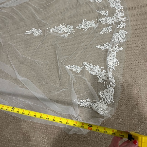 STUNING PRONOVIAS CATHEDRAL VEIL!! NWT - Picture 12 of 12